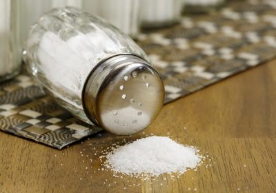Hypertension Manger moins de sel a un effet rapide et important