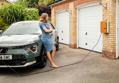 Voitures électriques (vidéo) Les bornes de recharge et l’autonomie déçoivent