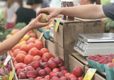 Deux tiers des Français limitent toujours leurs achats