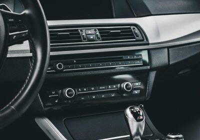 Voiture Quand la radio n’est plus de série sur les véhicules neufs