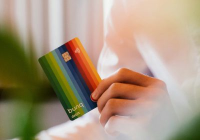 Arnaque au QR code De fausses cartes bancaires dans vos boîtes aux lettres